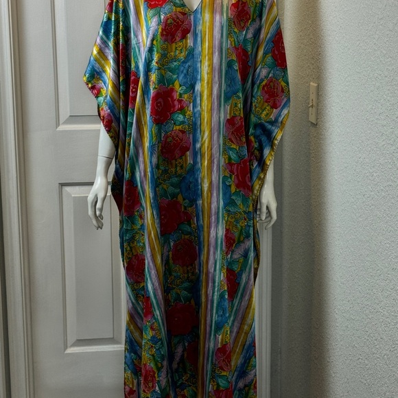 Winlar Dresses & Skirts - Winlar Vintage Rich Blue, Red Floral One Size  Caftan. F8